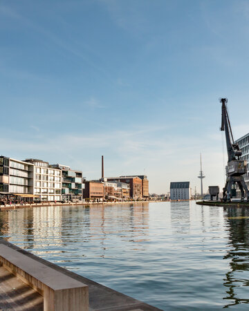 Stadthafen Münster mit Uferpromenade im Münsterland.